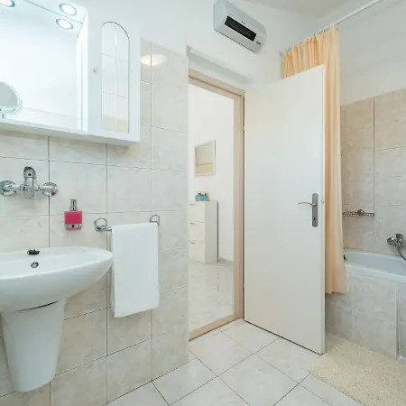Spacious With Garden *