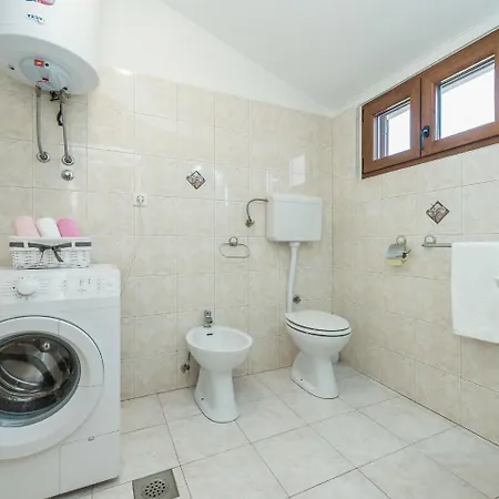 Spacious With Garden Appartamento Vrsi