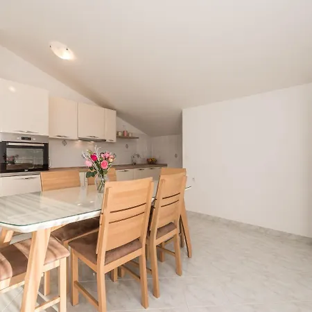 Appartamento Spacious With Garden Vrsi
