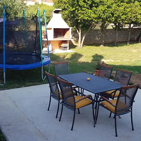 Spacious With Garden Vrsi